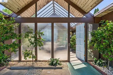 $1,350,000 | 8077 Shay Drive, Oakland, CA 94605