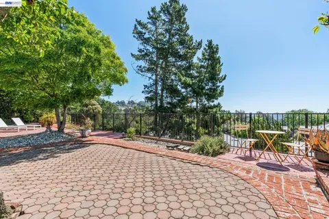 $1,350,000 | 8077 Shay Drive, Oakland, CA 94605