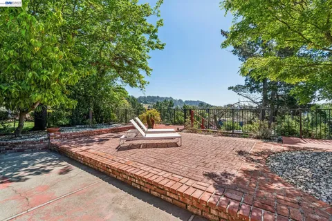 $1,350,000 | 8077 Shay Drive, Oakland, CA 94605