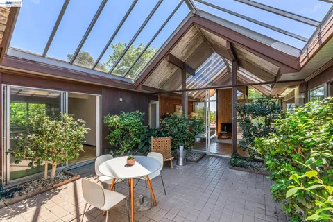 $1,350,000 | 8077 Shay Drive, Oakland, CA 94605