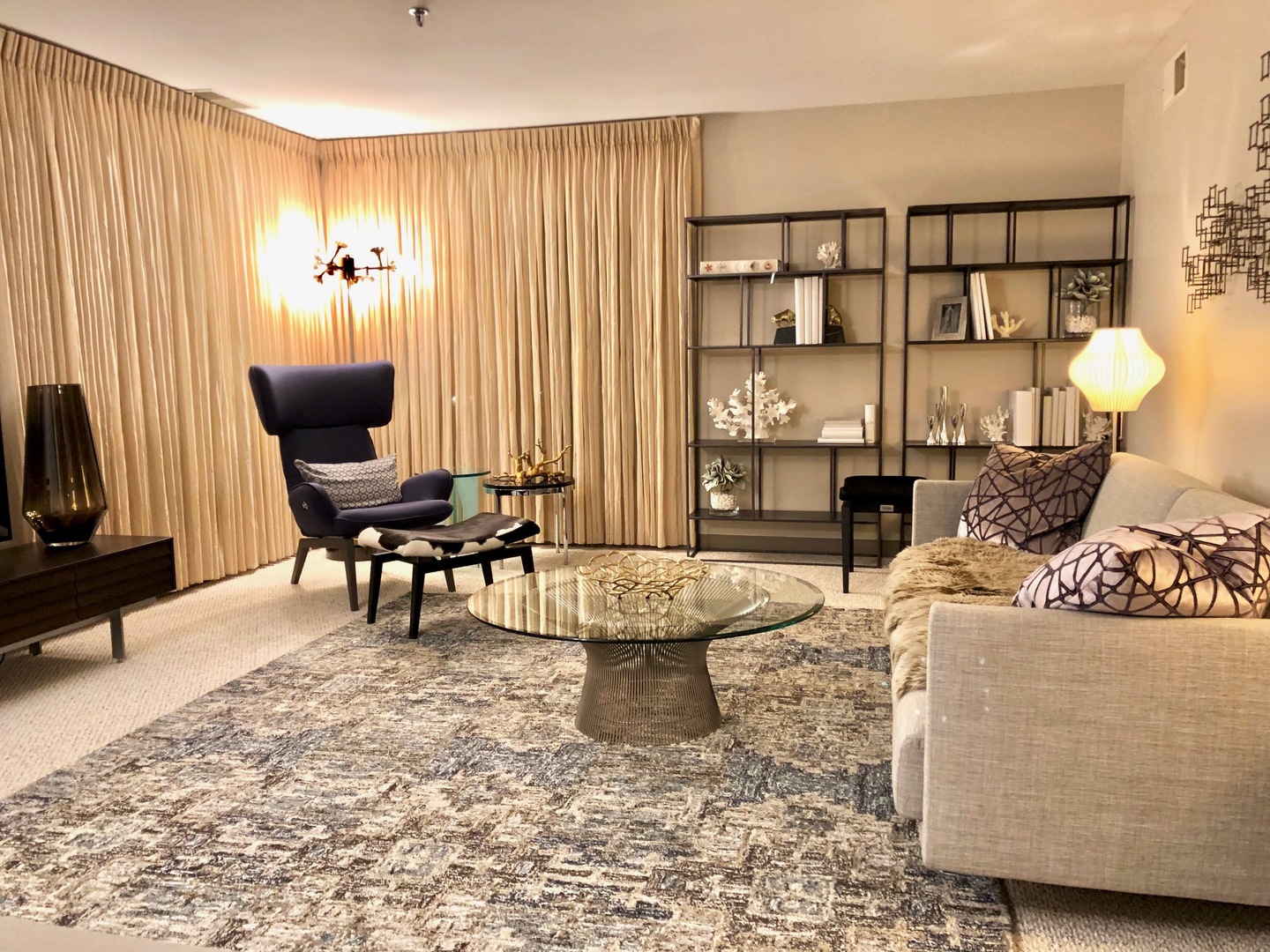 3275 Kirchoff Road, Unit 231 Rolling Meadows, IL 60008 - Photo 2 of 6 a living room with furniture and a lamp