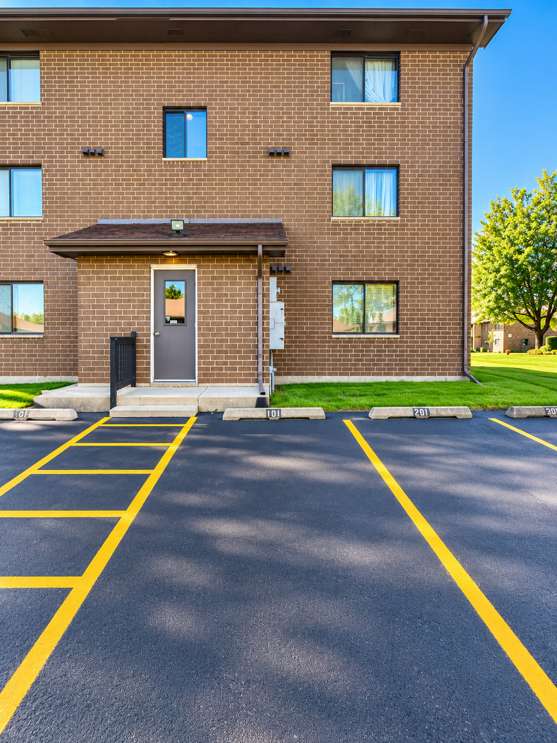 1239 Chalet Road, Unit 101 Naperville, IL 60563 - Photo 20 of 21 Gallery Image 20