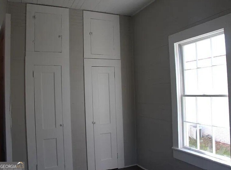 824-828 South Broad Street Commerce, GA 30529 - Photo 7 of 17 a view of an empty room with a window
