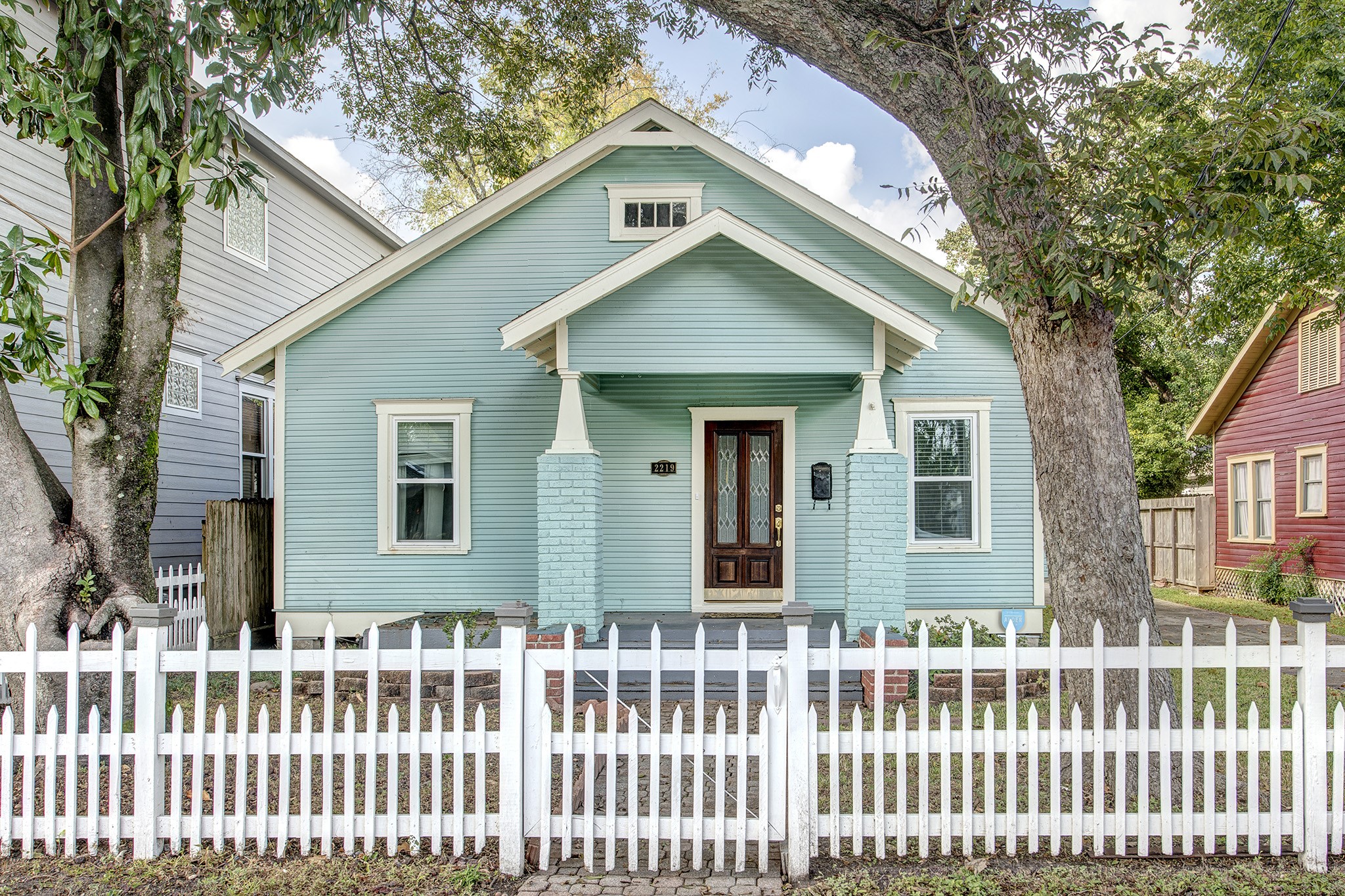 2219 Singleton Street Houston, TX 77008 - Photo 1 of 21 Available 7/1/26! Welcome to 2219 Singleton in the Heights. 2 Bed/2 Bath with 1 Car Garage. Washer/Dryer/Refrigerator included. Pets case by case basis.