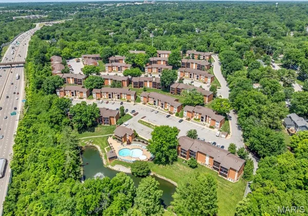 $1,600 | 1937 Greenpoint Drive, Unit 203, Kirkwood, MO 63122