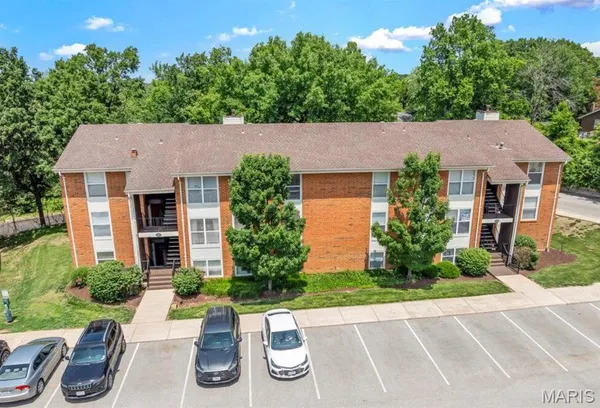 $1,600 | 1937 Greenpoint Drive, Unit 203, Kirkwood, MO 63122
