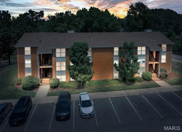 $1,600 | 1937 Greenpoint Drive, Unit 203, Kirkwood, MO 63122