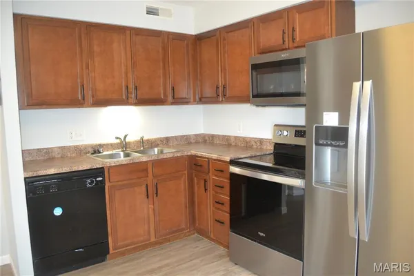 $1,600 | 1937 Greenpoint Drive, Unit 203, Kirkwood, MO 63122