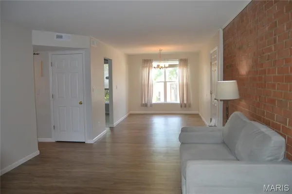 $1,600 | 1937 Greenpoint Drive, Unit 203, Kirkwood, MO 63122