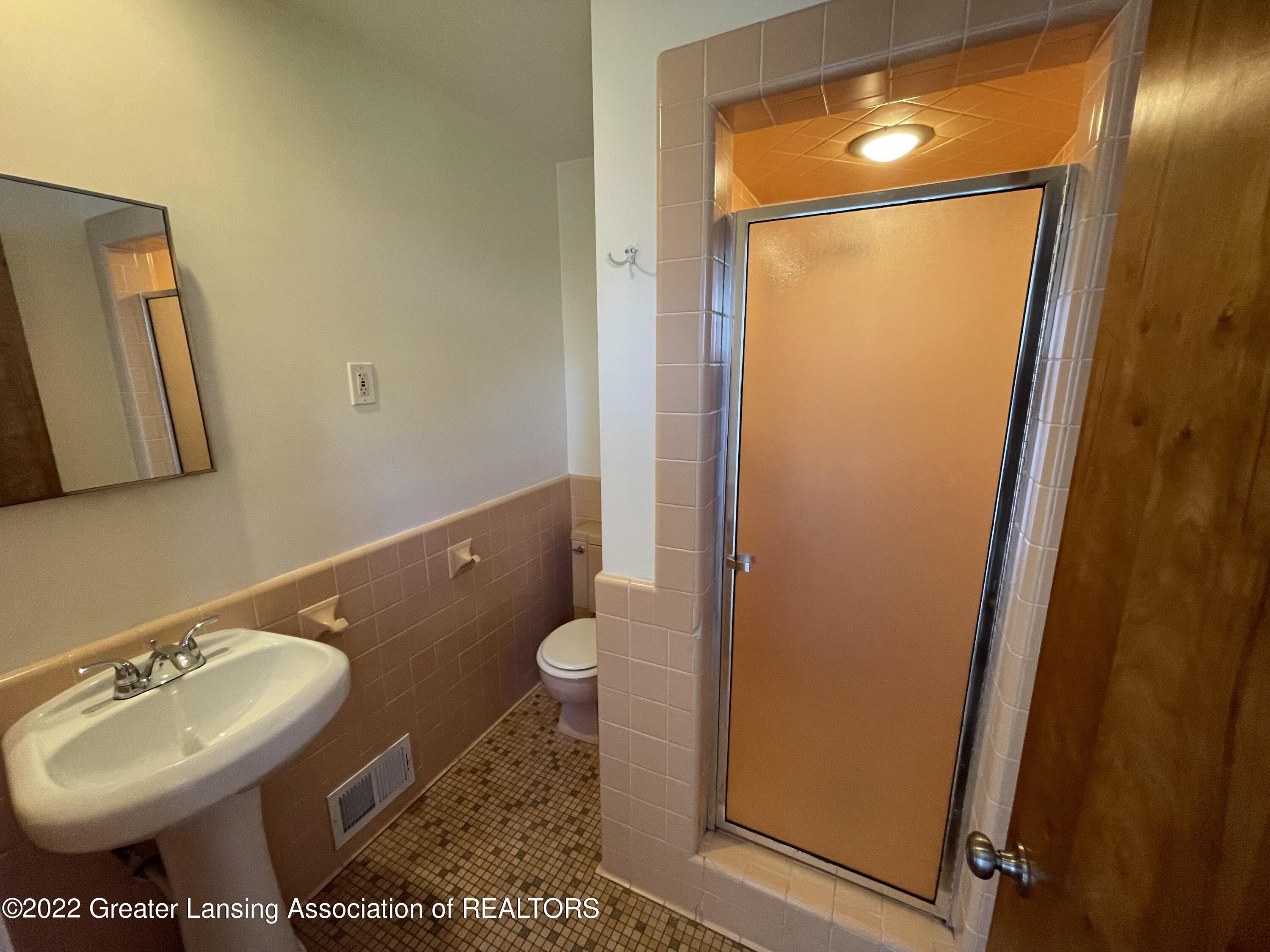 2310 Fairfax Road Lansing, MI 48910 - Photo 23 of 28 IMG_4117