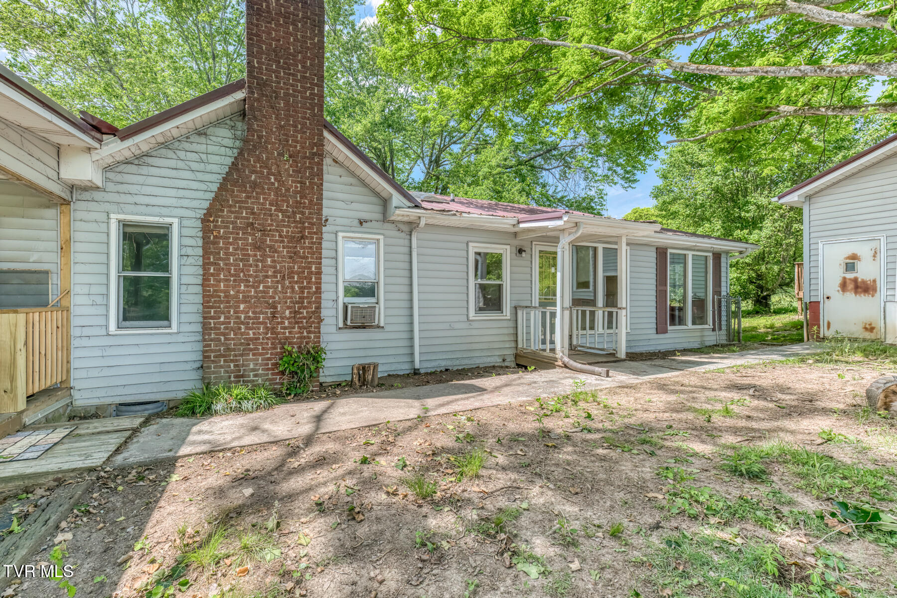 16905 Kingsport Highway Fall Branch, TN 37656 - Photo 15 of 81 16905 Kingsport Hwy-49