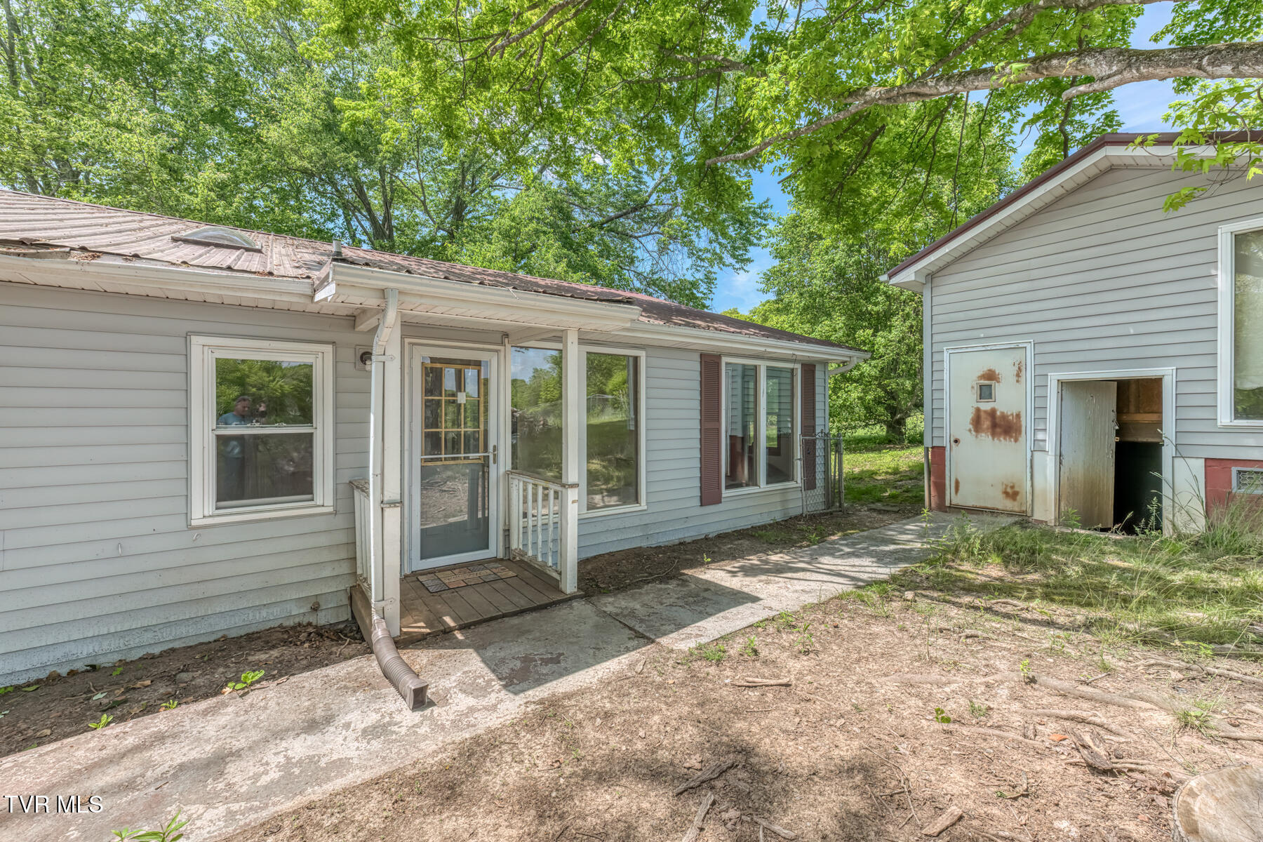 16905 Kingsport Highway Fall Branch, TN 37656 - Photo 16 of 81 16905 Kingsport Hwy-50