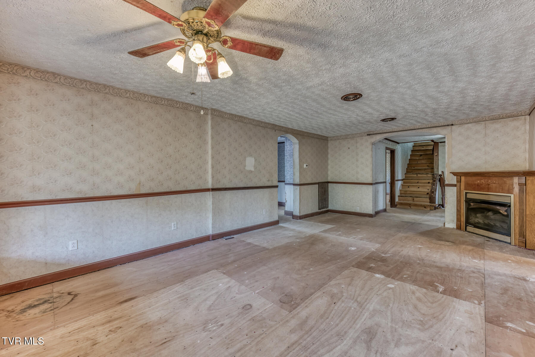 16905 Kingsport Highway Fall Branch, TN 37656 - Photo 17 of 81 16905 Kingsport Hwy-15