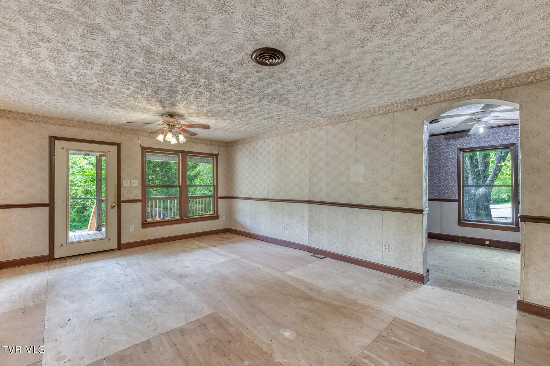 16905 Kingsport Highway Fall Branch, TN 37656 - Photo 20 of 81 16905 Kingsport Hwy-18