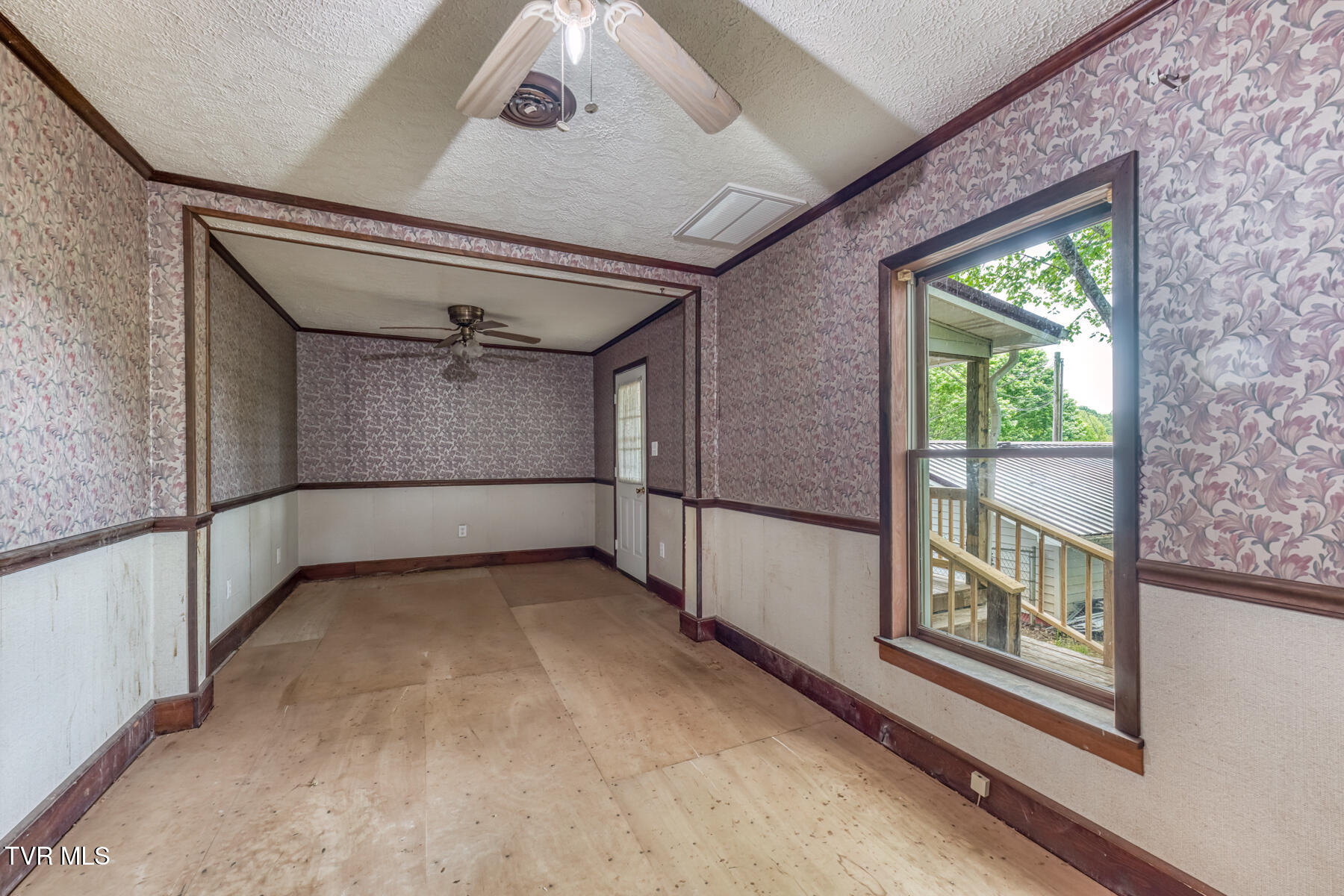 16905 Kingsport Highway Fall Branch, TN 37656 - Photo 26 of 81 16905 Kingsport Hwy-24