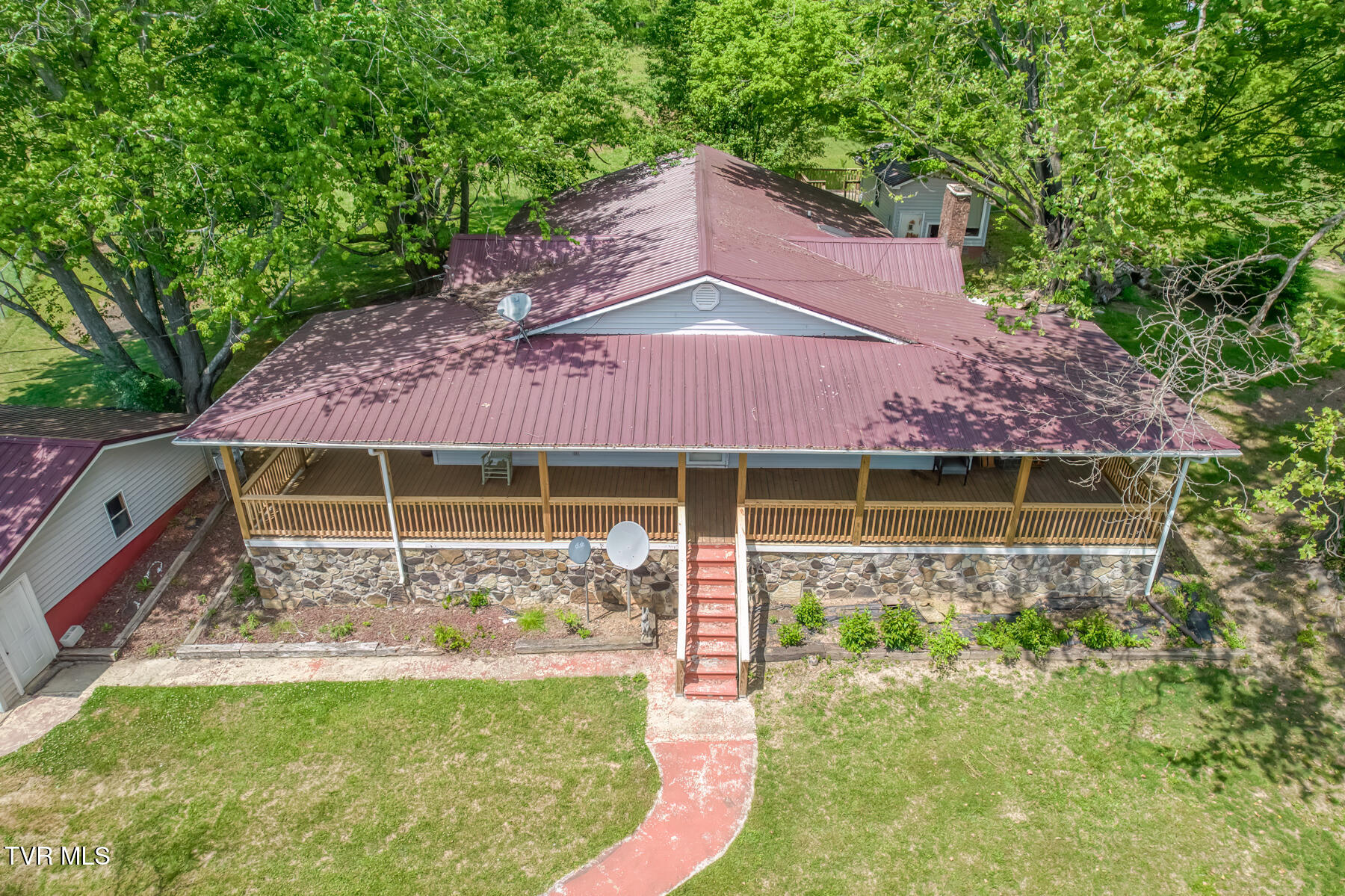 16905 Kingsport Highway Fall Branch, TN 37656 - Photo 3 of 81 16905 Kingsport Hwy-3