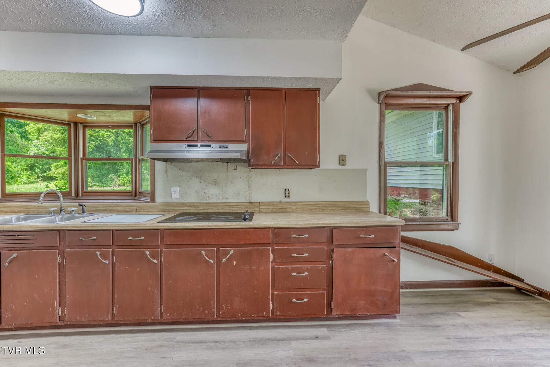 16905 Kingsport Highway Fall Branch, TN 37656 - Photo 39 of 81 16905 Kingsport Hwy-37