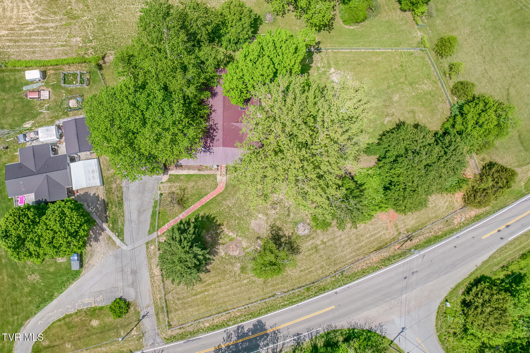 16905 Kingsport Highway Fall Branch, TN 37656 - Photo 6 of 81 16905 Kingsport Hwy-6
