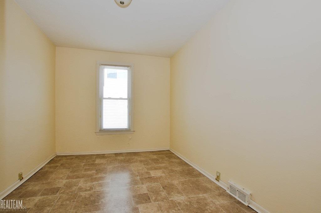 16258 Frazho Road Roseville, MI 48066 - Photo 11 of 28
