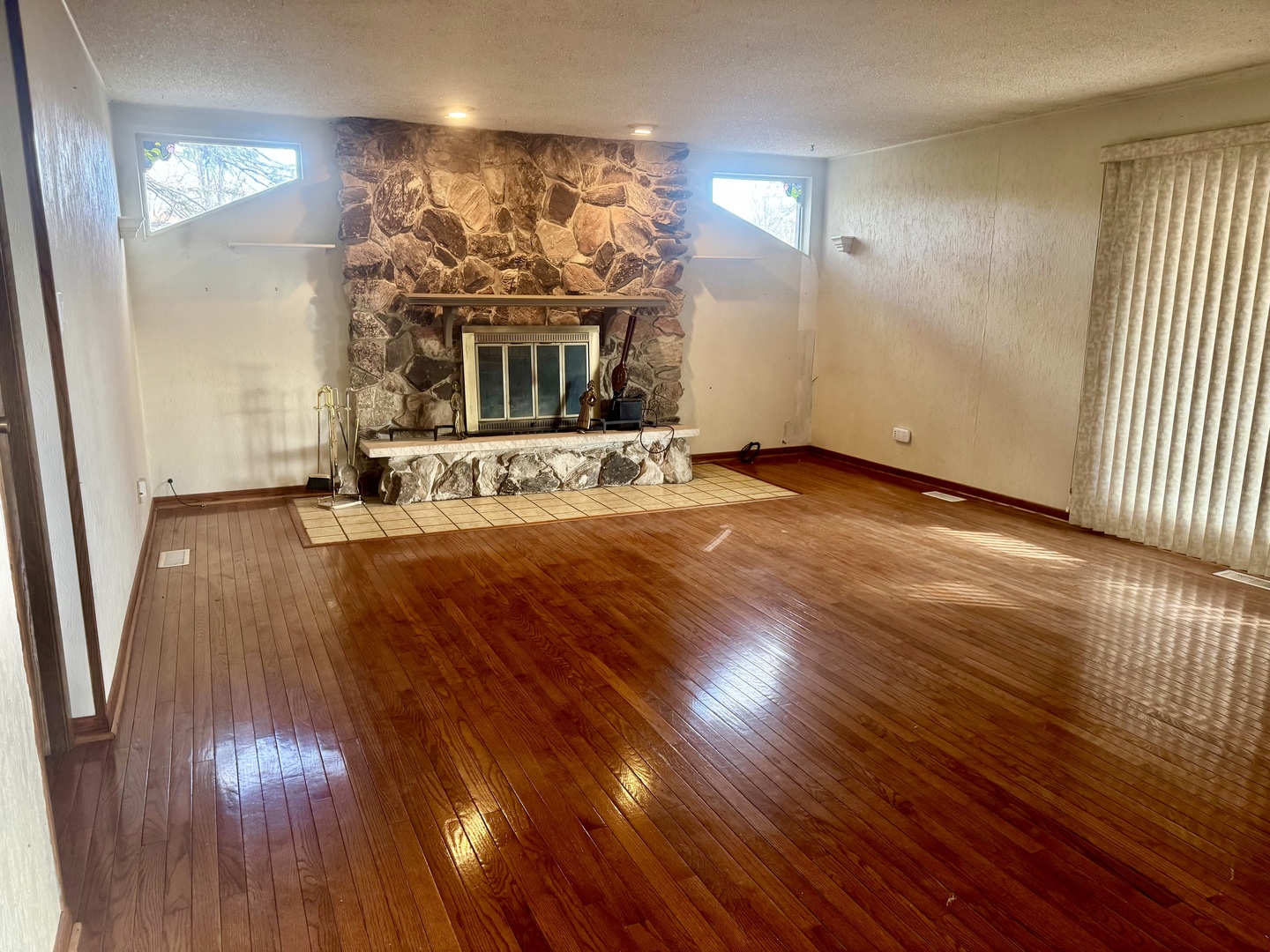 2939 East Hickory Lane Crete, IL 60417 - Photo 6 of 7 a view of a livingroom with wooden floor