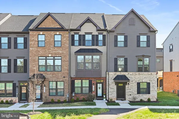$685,000 | 14008 Airfoil Road, Herndon, VA 20171
