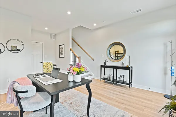 $685,000 | 14008 Airfoil Road, Herndon, VA 20171