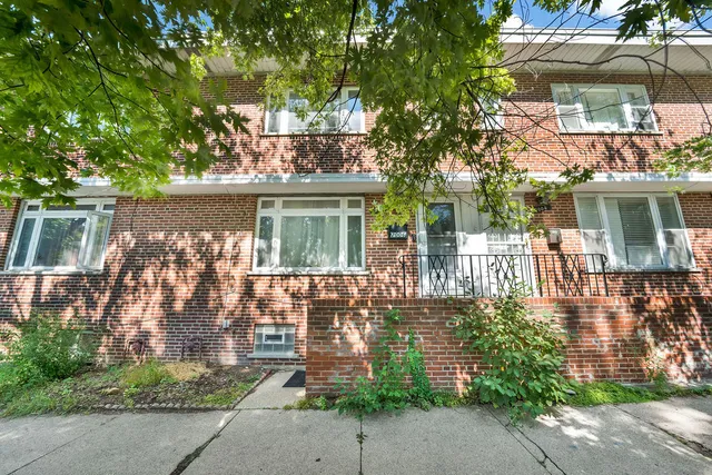 $369,800 | 2006 West Farwell Avenue, Chicago, IL 60645