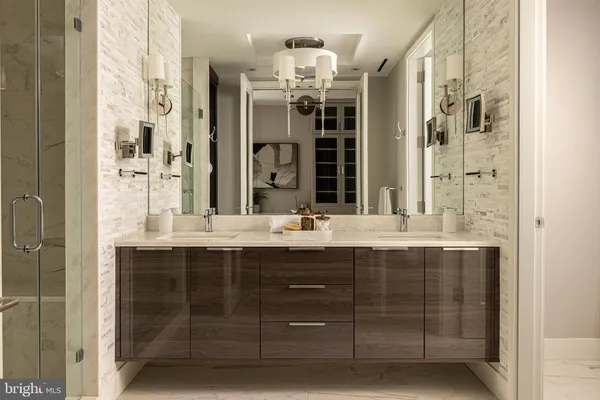 $3,150,000 | 500 Walnut Street, Unit 701, Philadelphia, PA 19106