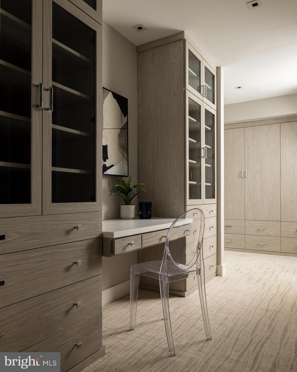 500 Walnut Street, Unit 701 Philadelphia, PA 19106 - Photo 21 of 32 a workspace with furniture