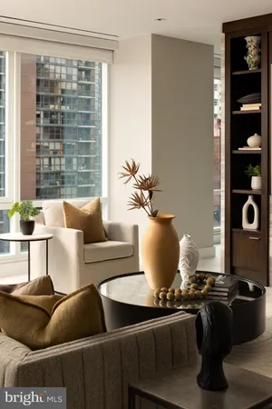 $3,150,000 | 500 Walnut Street, Unit 701, Philadelphia, PA 19106