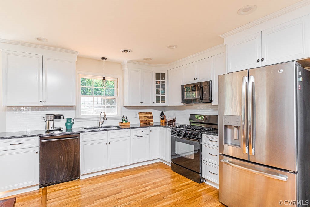 7421 River Road Hanover, VA 23069 - Photo 4 of 23 a kitchen with stainless steel appliances a refrigerator stove microwave and sink