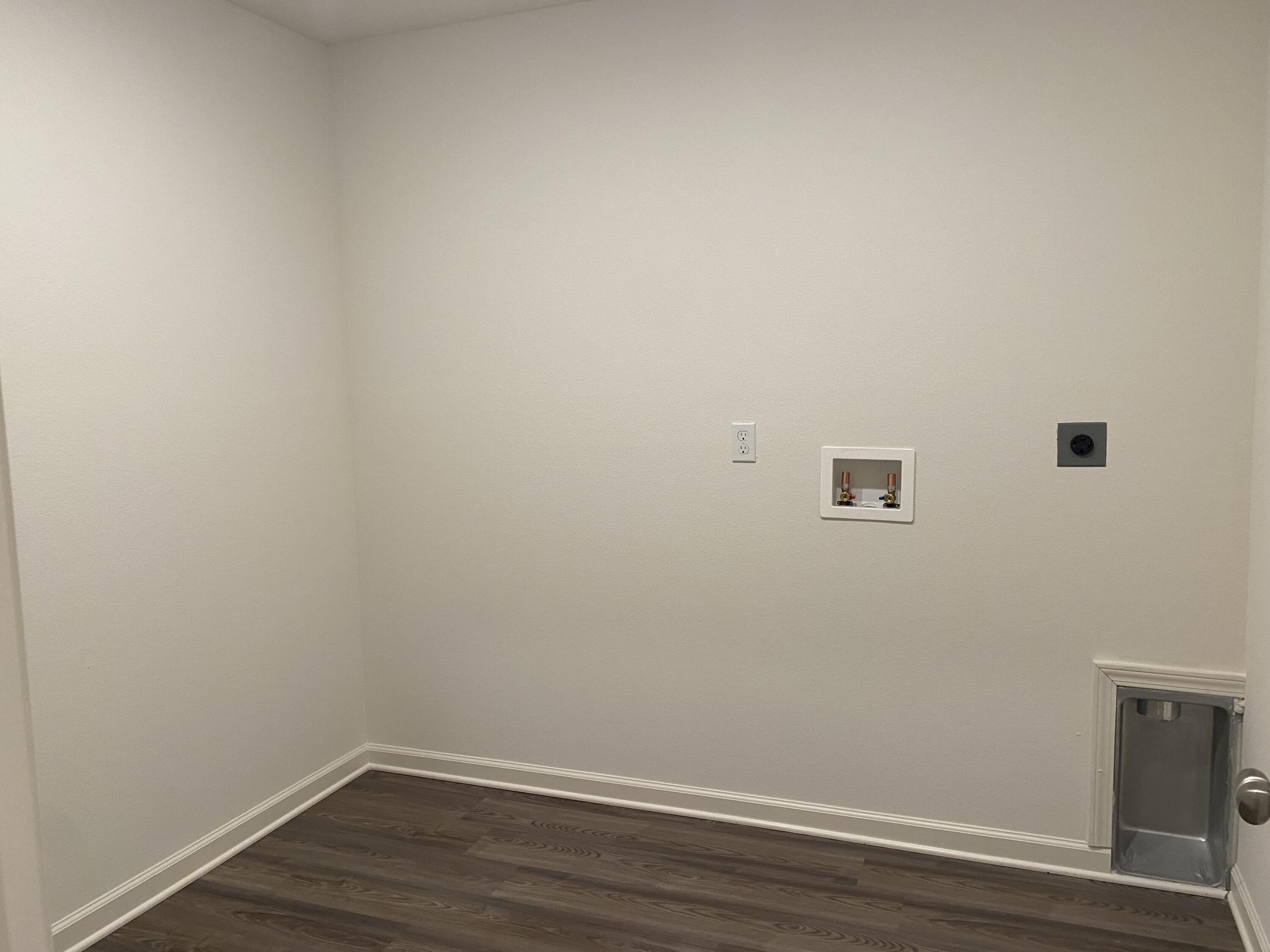 128 Squirrel Road DeFuniak Springs, FL 32433 - Photo 9 of 12 a view of a small space with wooden floor