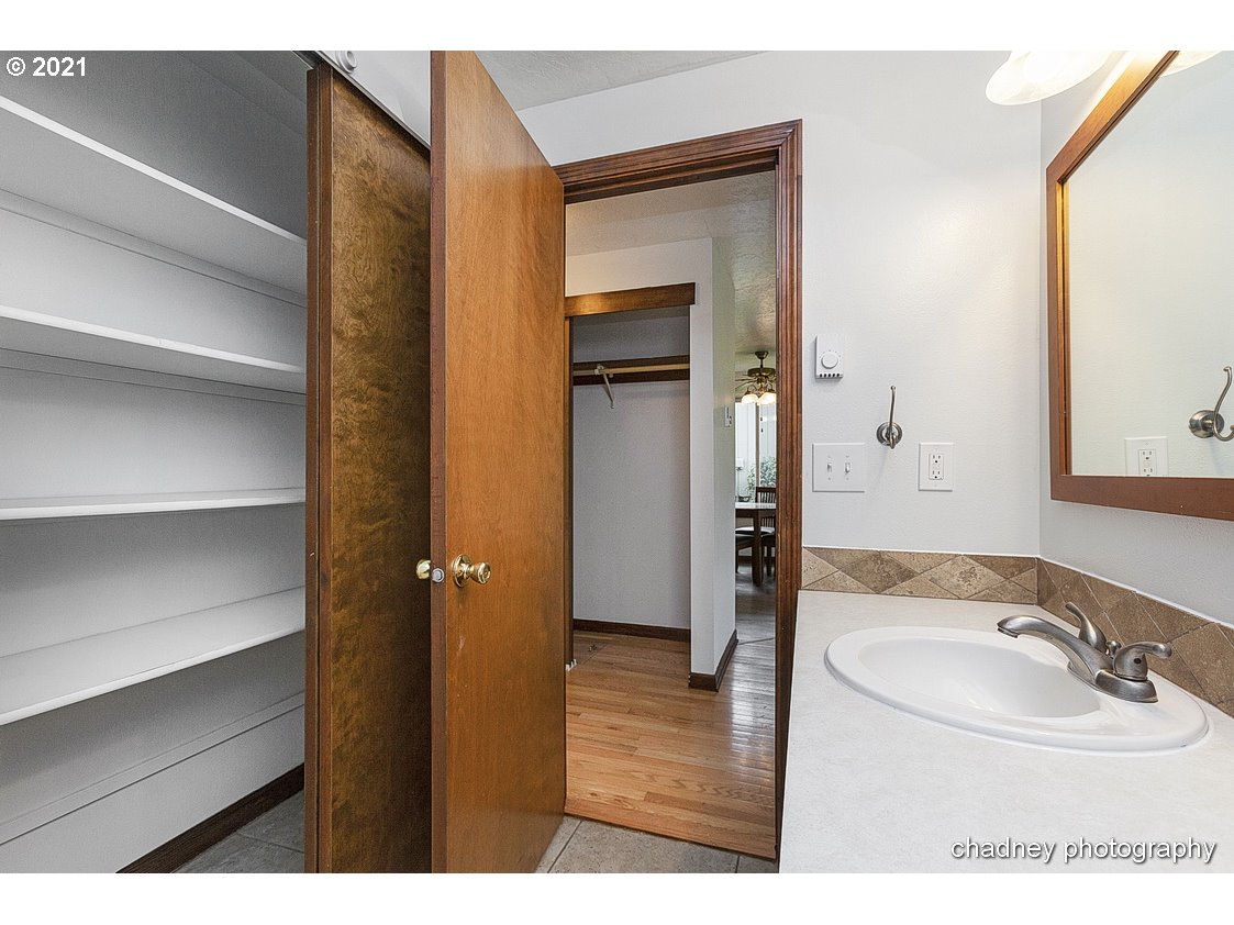 2736 Southeast Palmquist Road Gresham, OR 97080 - Photo 14 of 23