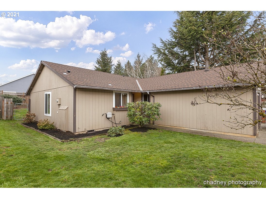 2736 Southeast Palmquist Road Gresham, OR 97080 - Photo 3 of 23