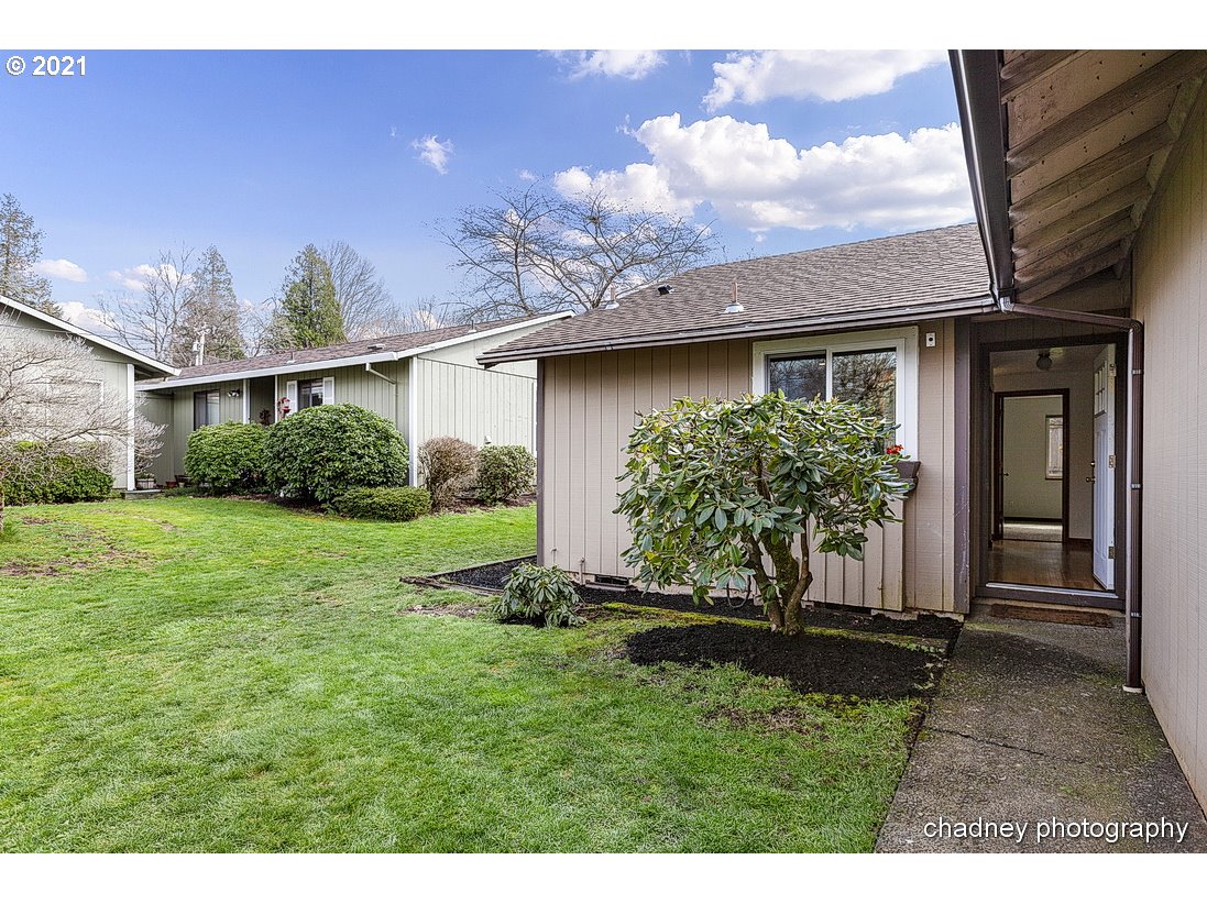 2736 Southeast Palmquist Road Gresham, OR 97080 - Photo 4 of 23