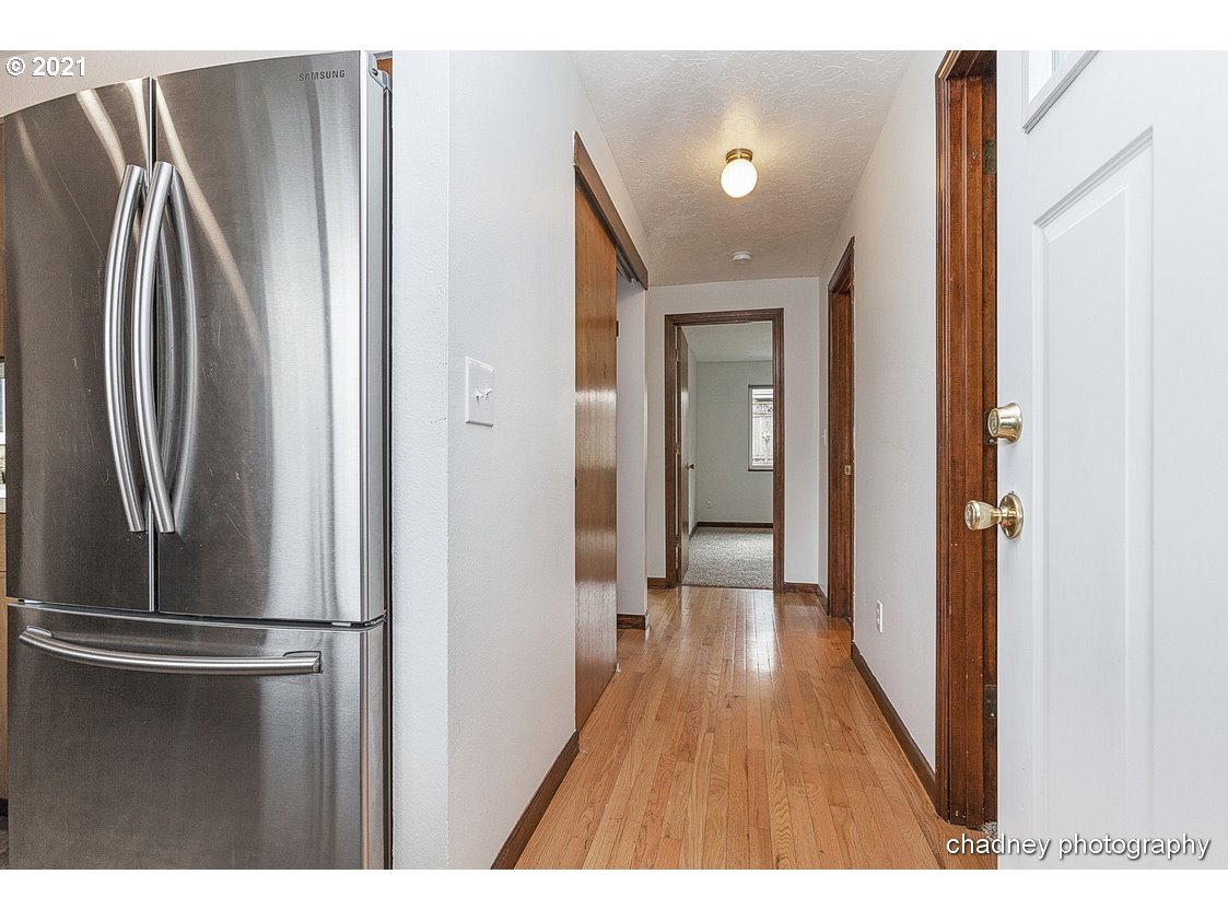 2736 Southeast Palmquist Road Gresham, OR 97080 - Photo 5 of 23