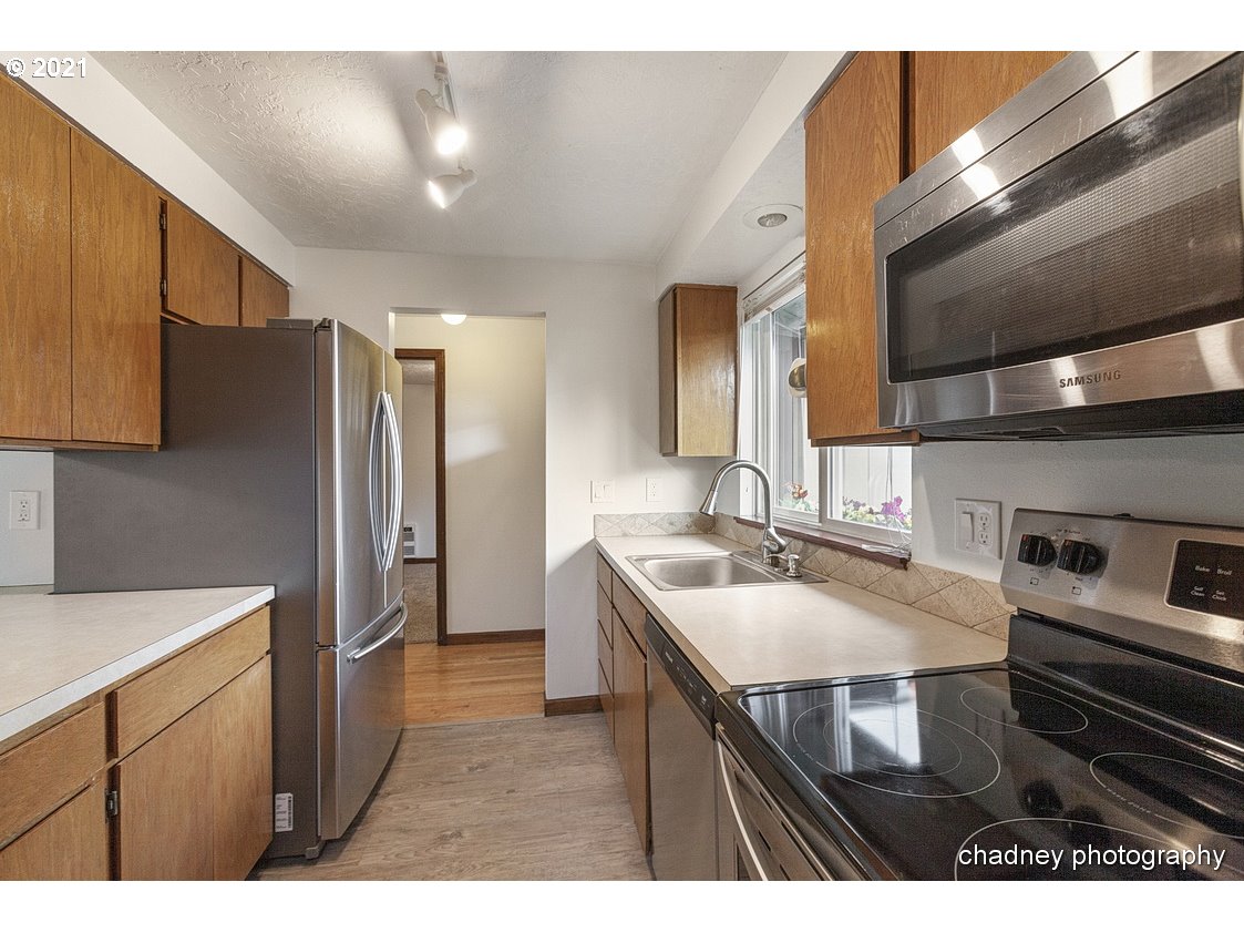 2736 Southeast Palmquist Road Gresham, OR 97080 - Photo 10 of 23