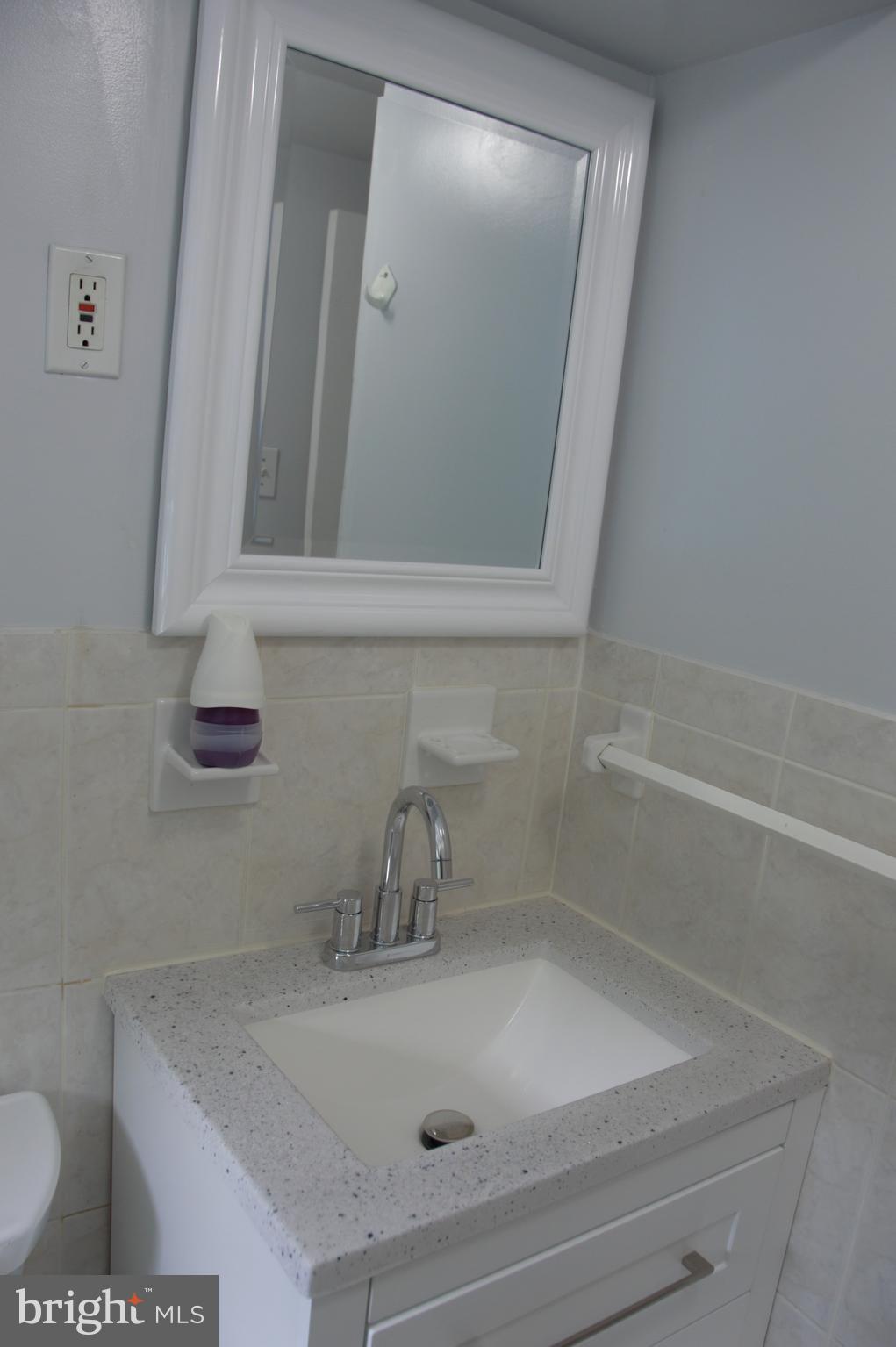 7635 Dunston Street Springfield, VA 22151 - Photo 12 of 24 Full bath