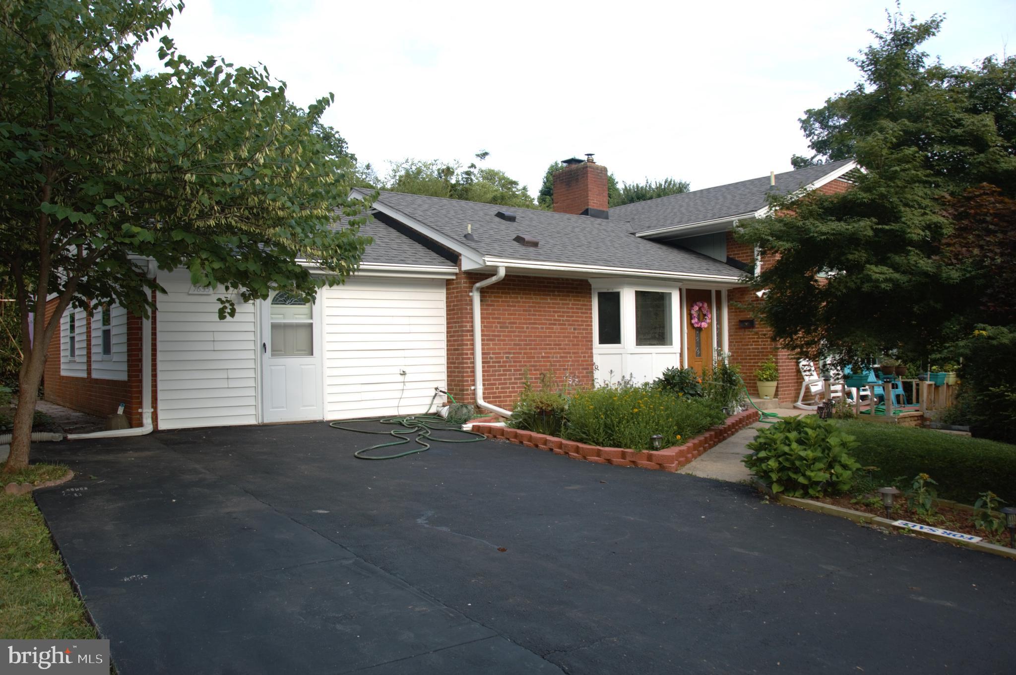 7635 Dunston Street Springfield, VA 22151 - Photo 2 of 24 Front house