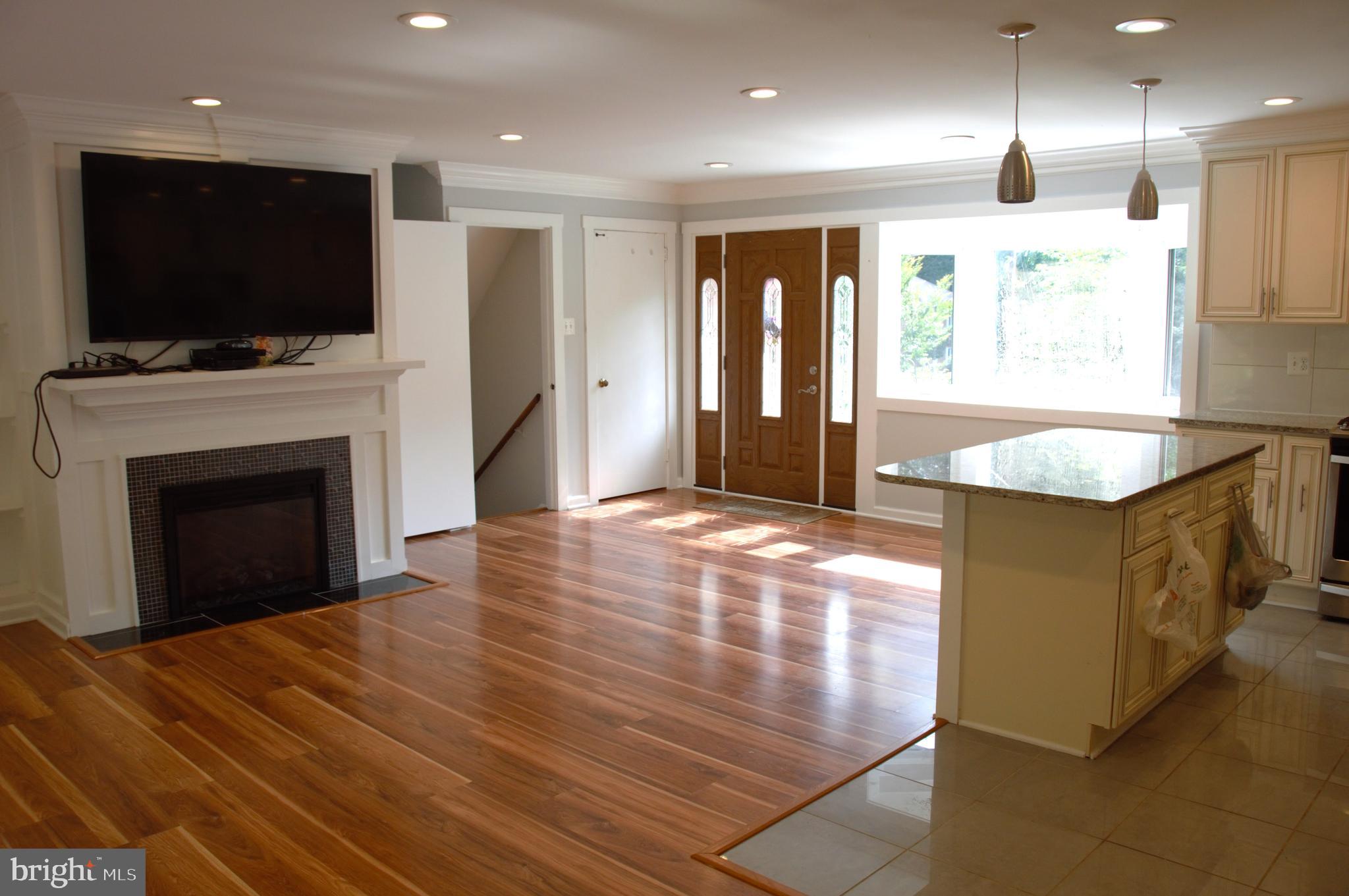 7635 Dunston Street Springfield, VA 22151 - Photo 6 of 24 Living room