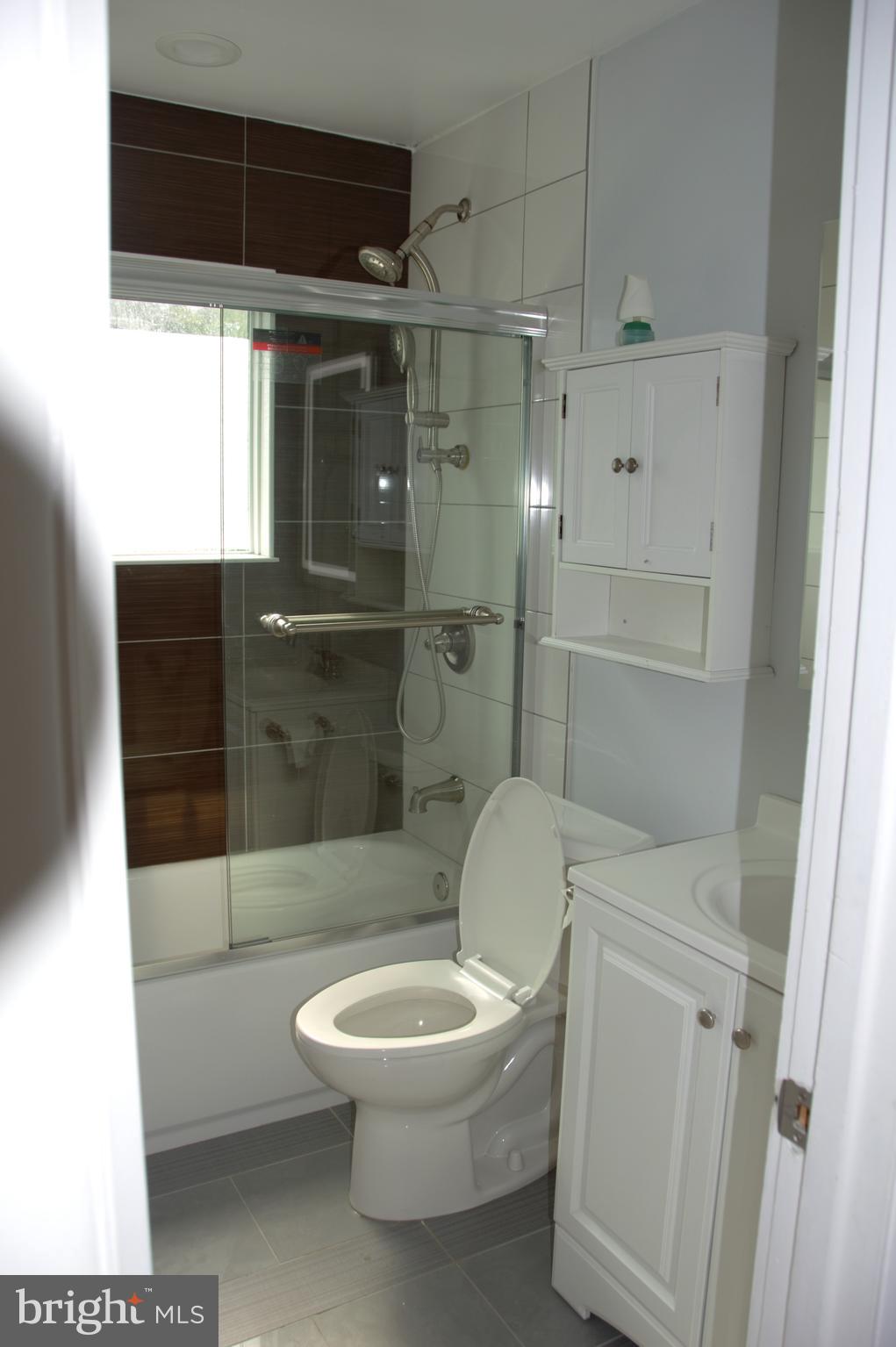7635 Dunston Street Springfield, VA 22151 - Photo 9 of 24 Bathroom 1