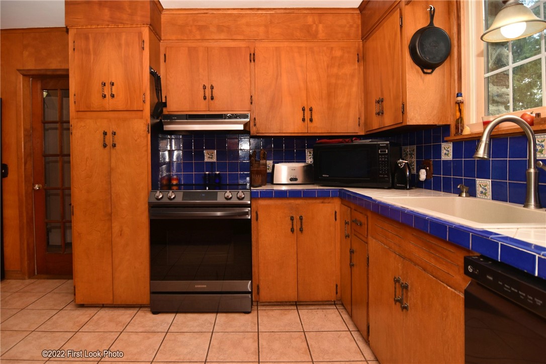 86 Peep Toad Road Scituate, RI 02857 - Photo 12 of 50