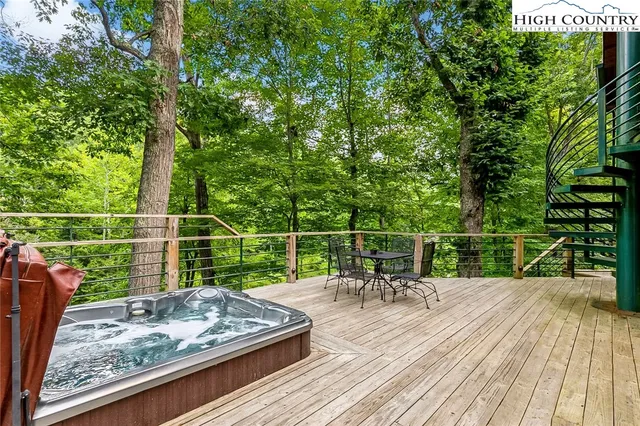 a view of sitting area with furniture