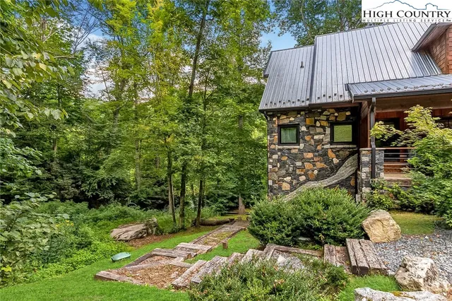 a view of a back yard of the house