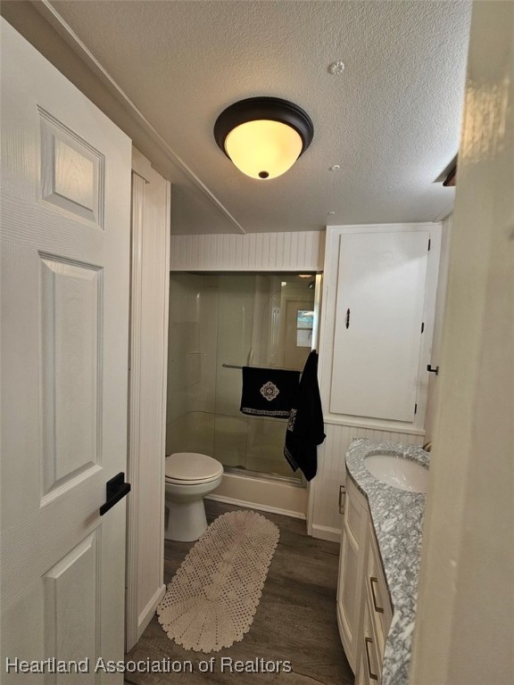 8065 Von Maxcy Road Sebring, FL 33870 - Photo 20 of 37 Guest Bathroom with linen closet-. All new.