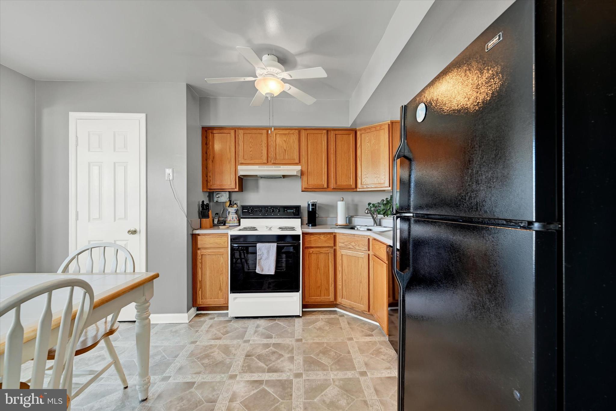 660 Hunting Fields Road Middle River, MD 21220 - Photo 4 of 38 kitchen
