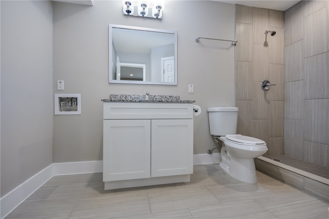 935 La Posada Drive, Unit 142 Austin, TX 78752 - Photo 19 of 28 a bathroom with a toilet a sink and mirror
