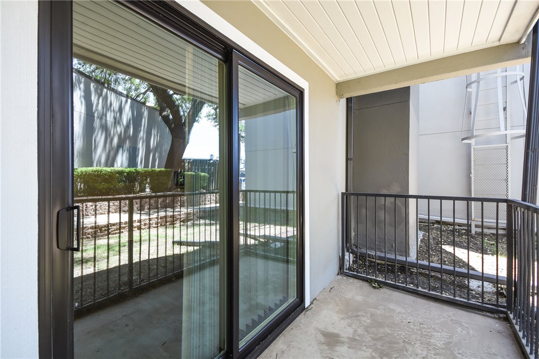 935 La Posada Drive, Unit 142 Austin, TX 78752 - Photo 23 of 28 a view of a porch