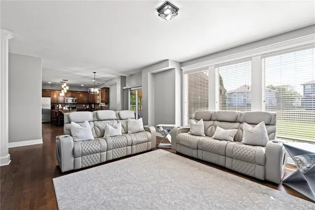 $550,000 | 514 Northeast Viewpark Drive, Lee's Summit, MO 64086