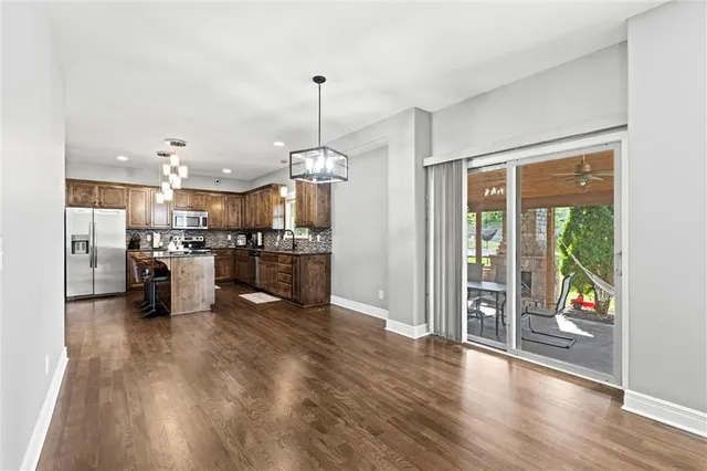 $550,000 | 514 Northeast Viewpark Drive, Lee's Summit, MO 64086